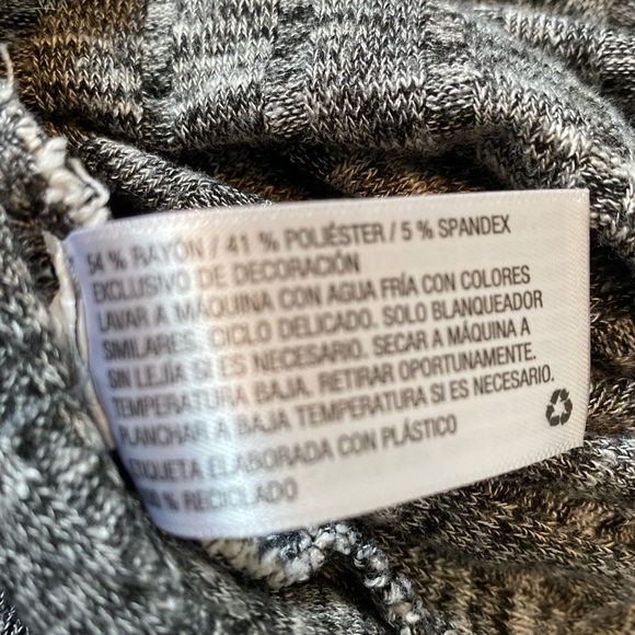 Women’s Long Sleeve t-shirt!! - Picture 7 of 7